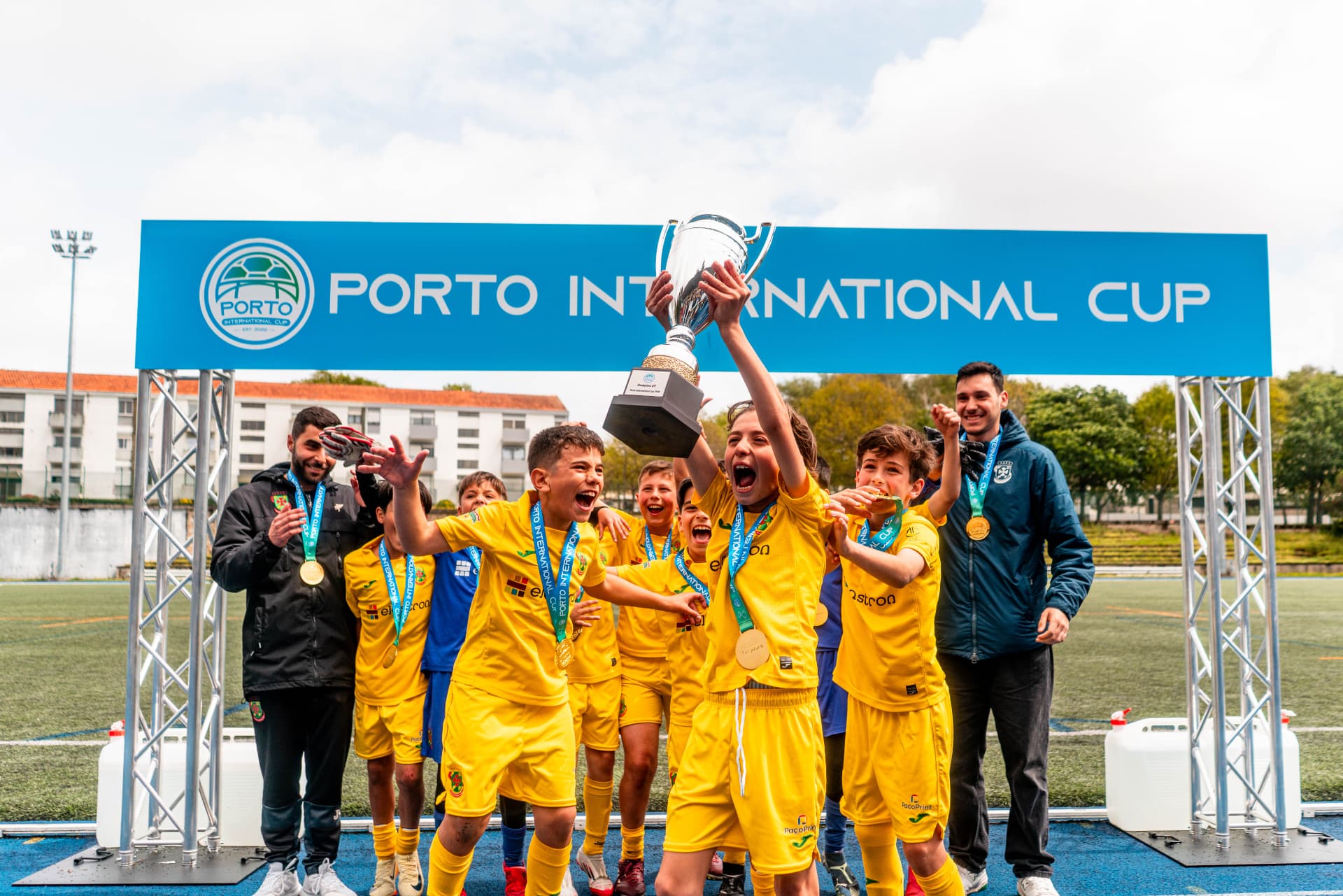 Champions lifting the Porto International Cup trophy